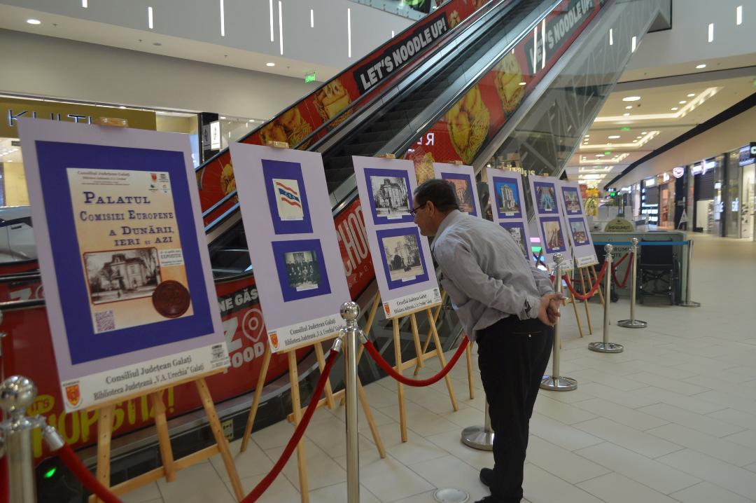 GALERIE FOTO: Biblioteca Judeţeană „V.A. Urechia”, expoziţie inedită la Shopping City Galaţi