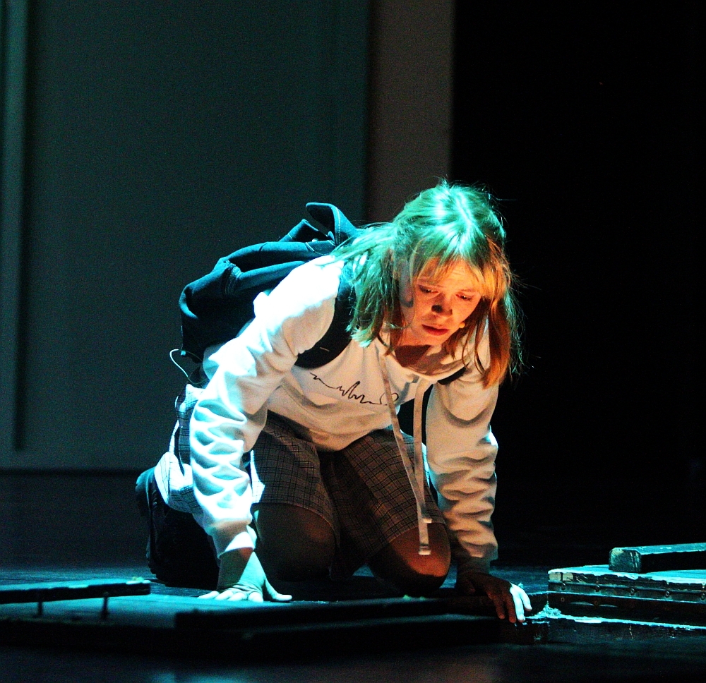 Adolescenţa, un vis interzis? „Alice in Wonderland” la Teatrul „Gulliver” (FOTO)