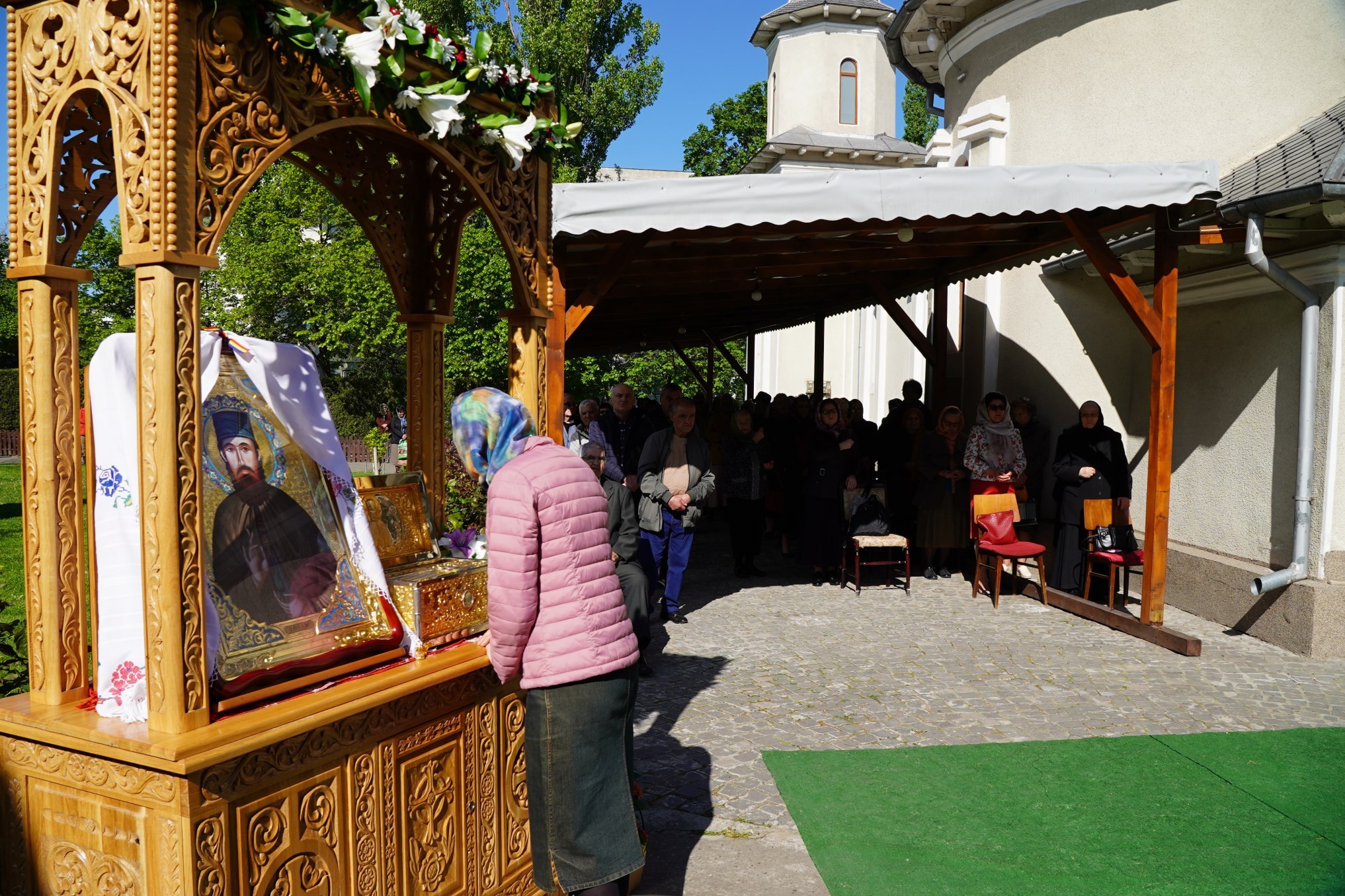 FOTO: Gălăţenii au făcut coadă la moaştele Sfântului Efrem cel Nou
