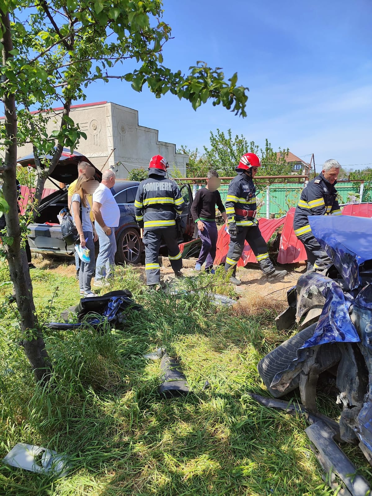 Galați: Grav accident cu victime. Tânăr de 21 de ani, încarcerat (FOTO)