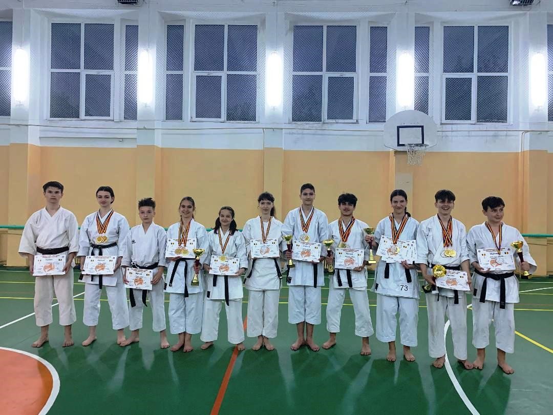 Karateka gălăţeni de la Meikyo, CSM şi Kodo au dominat Naţionalele de la Brăila