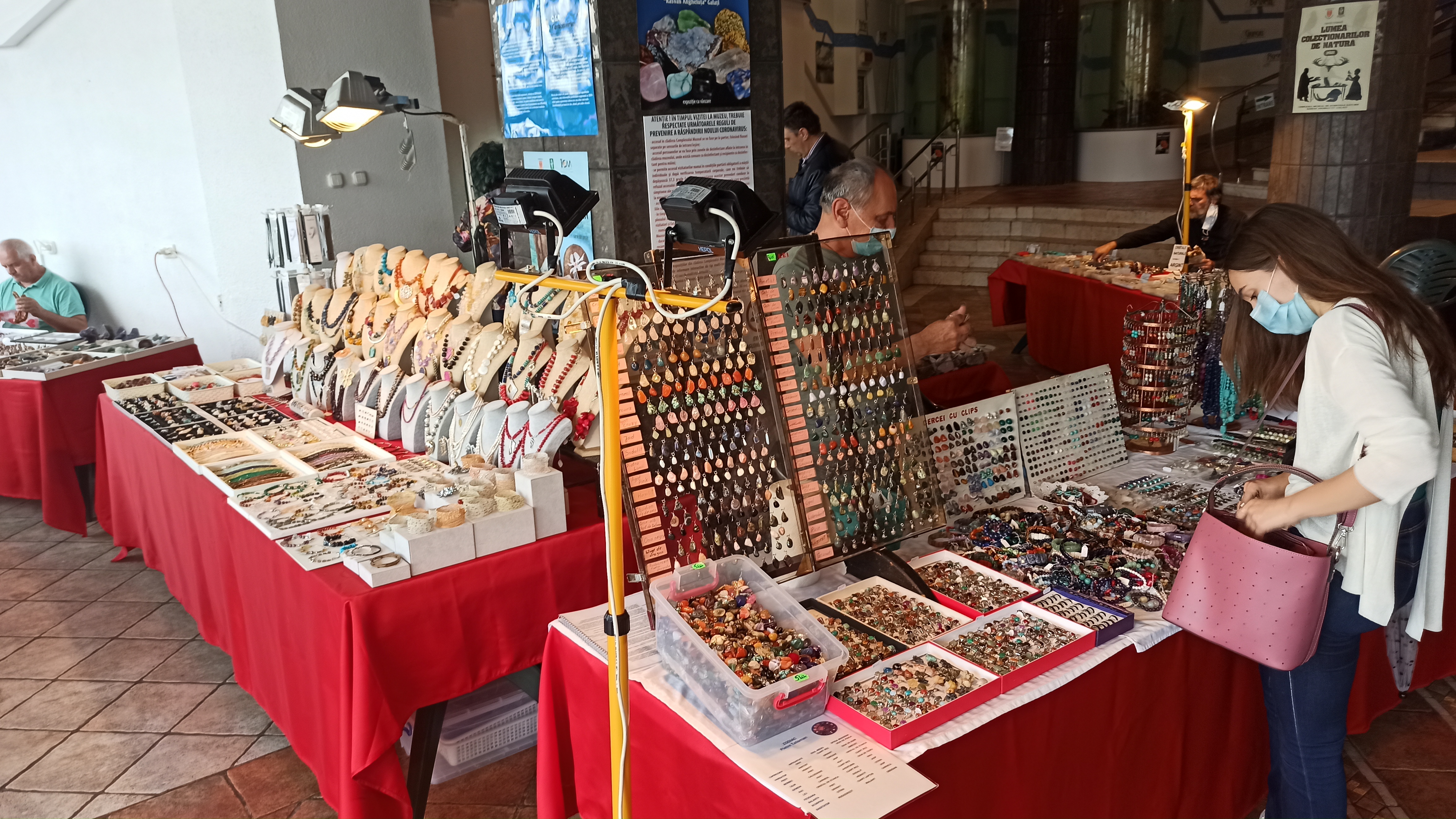 FEERIA CRISTALELOR 2023: Expoziţie cu vânzare la Complexul Muzeal Galaţi