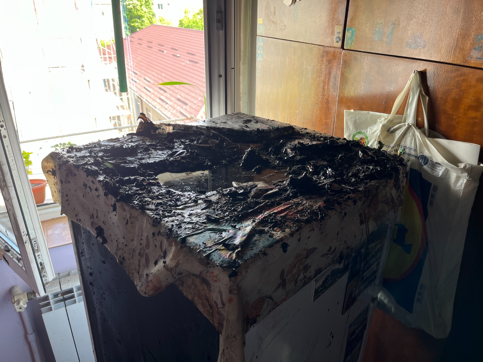 Incendiu într-un bloc de garsoniere de la o candelă