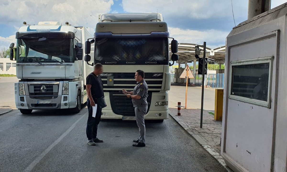 Incident la frontiera gălăţeană. Şofer din Ucraina, cercetat