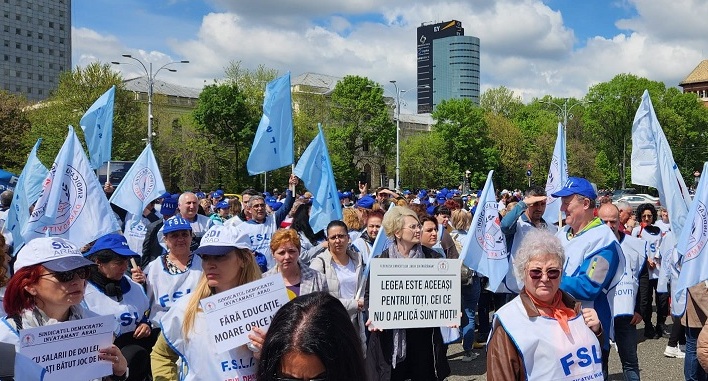 Sindicatele din învăţământ: ”Greva continuă!”