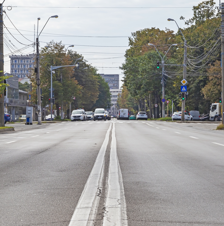 Pasaje rutiere pe bdul George Coşbuc în zonele celor mai aglomerate intersecţii