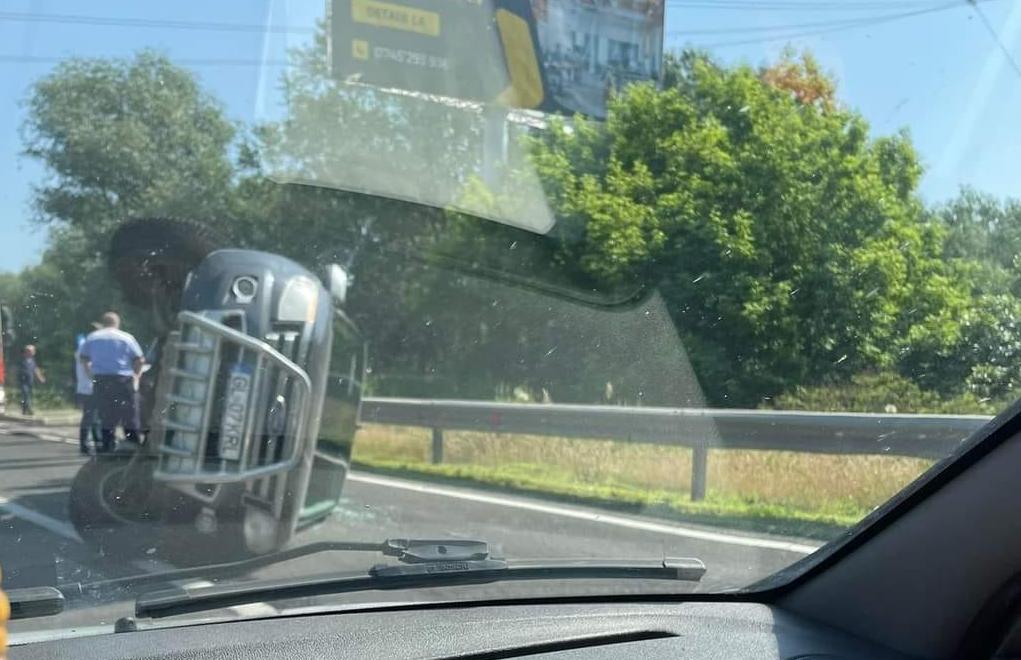 Maşină răsturnată pe DN22B, între Galaţi şi Brăila