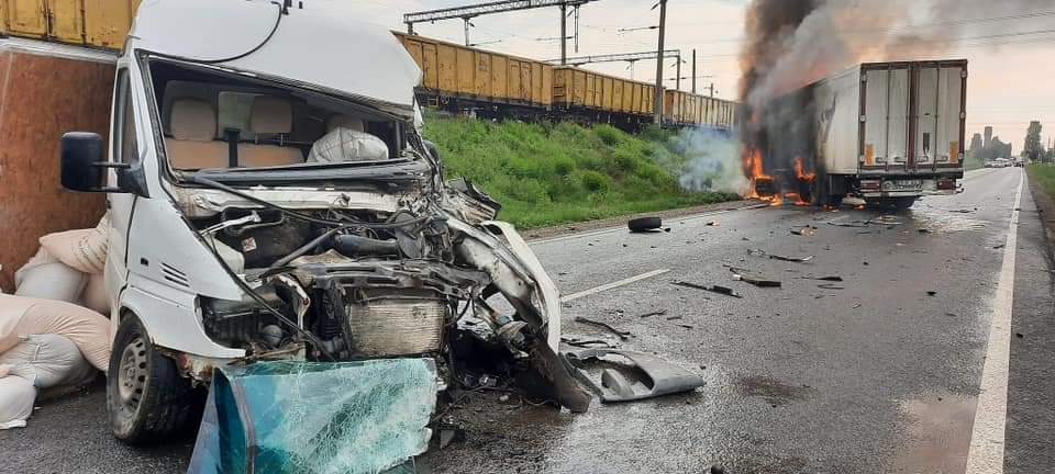 Trafic blocat! Accident rutier urmat de incendiu pe DN25 Movileni - Şendreni