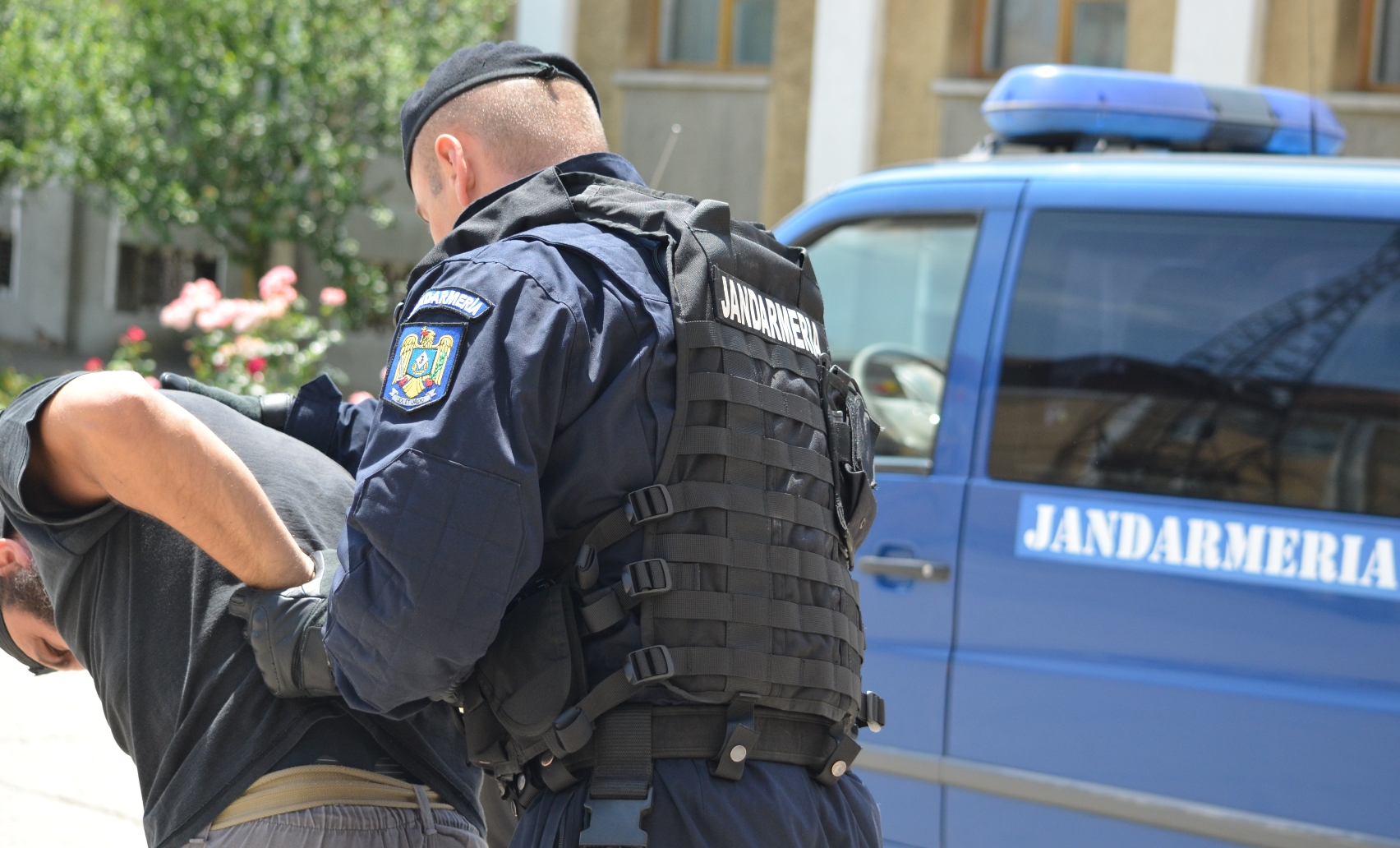 Gesturi obscene, alcool şi scandal în public, la Galaţi, de 1 Iunie şi Rusalii
