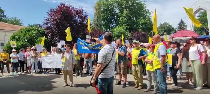 «Liderii noştri de sindicat ne sabotează greva!»