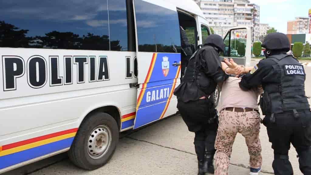 Poliţiştii locali gălăţeni ies pe străzi să disciplineze şoferii şi pietonii