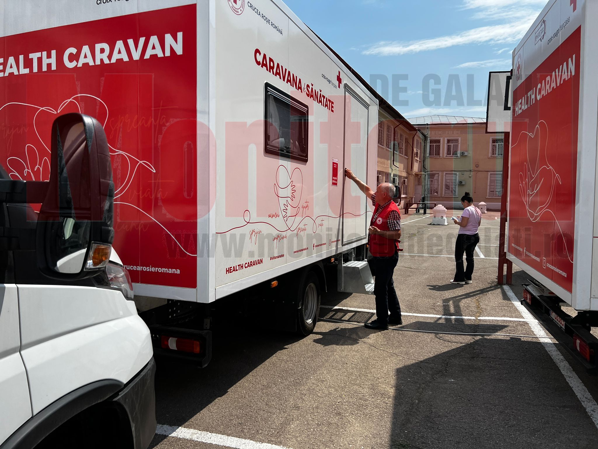 FOTO: Caravana de Sănătate a Crucii Roşii a poposit la Galaţi