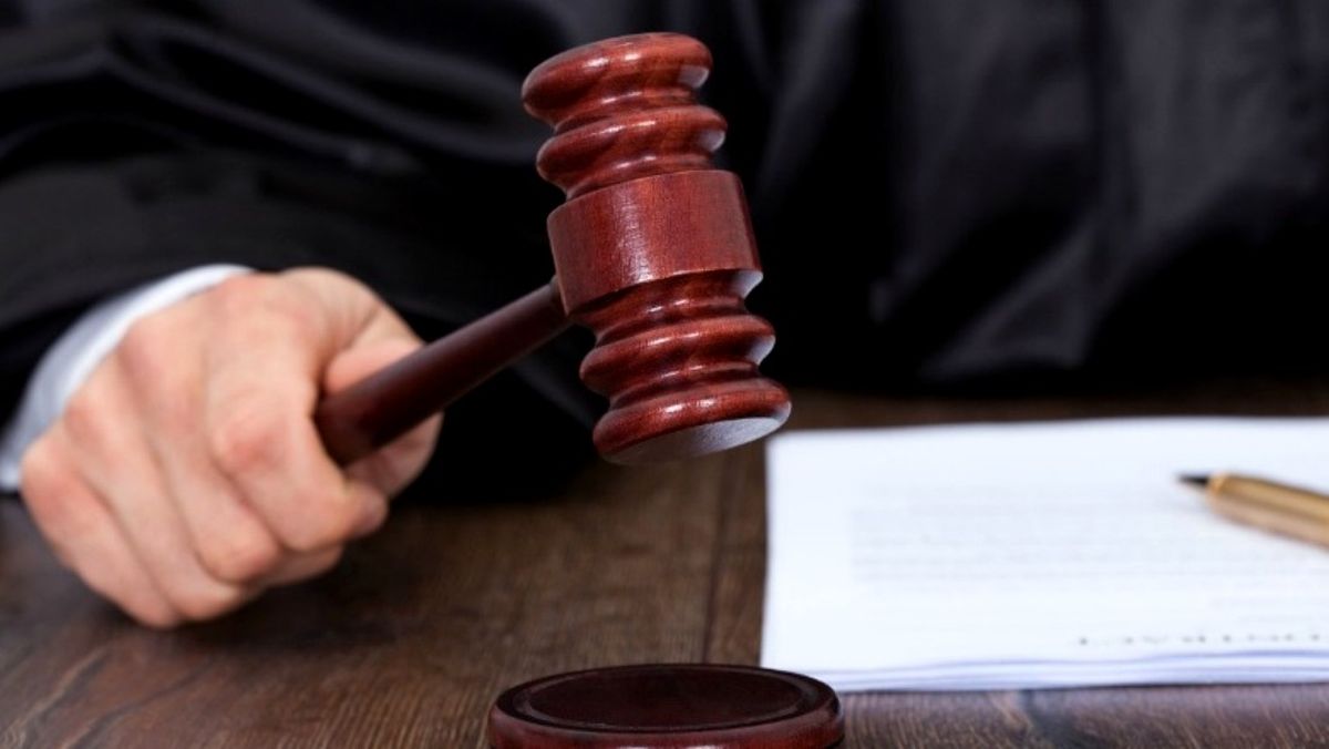 GALAŢI: Consilier judeţean aflat în funcţie, condamnat la închisoare cu suspendare