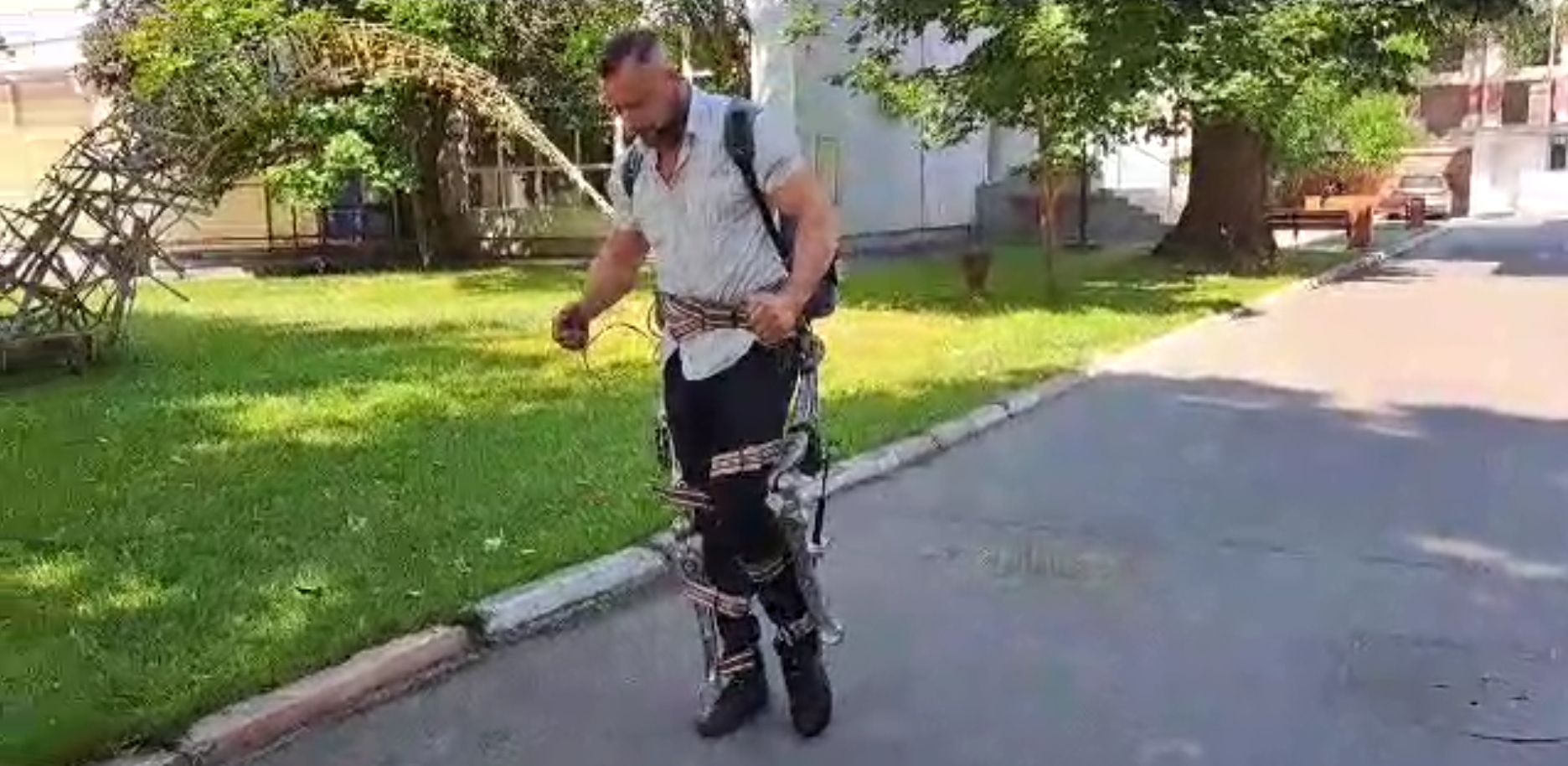 Inovaţie la Facultatea de Inginerie Galaţi: Exoschelet metalic creat exclusiv din piese auto