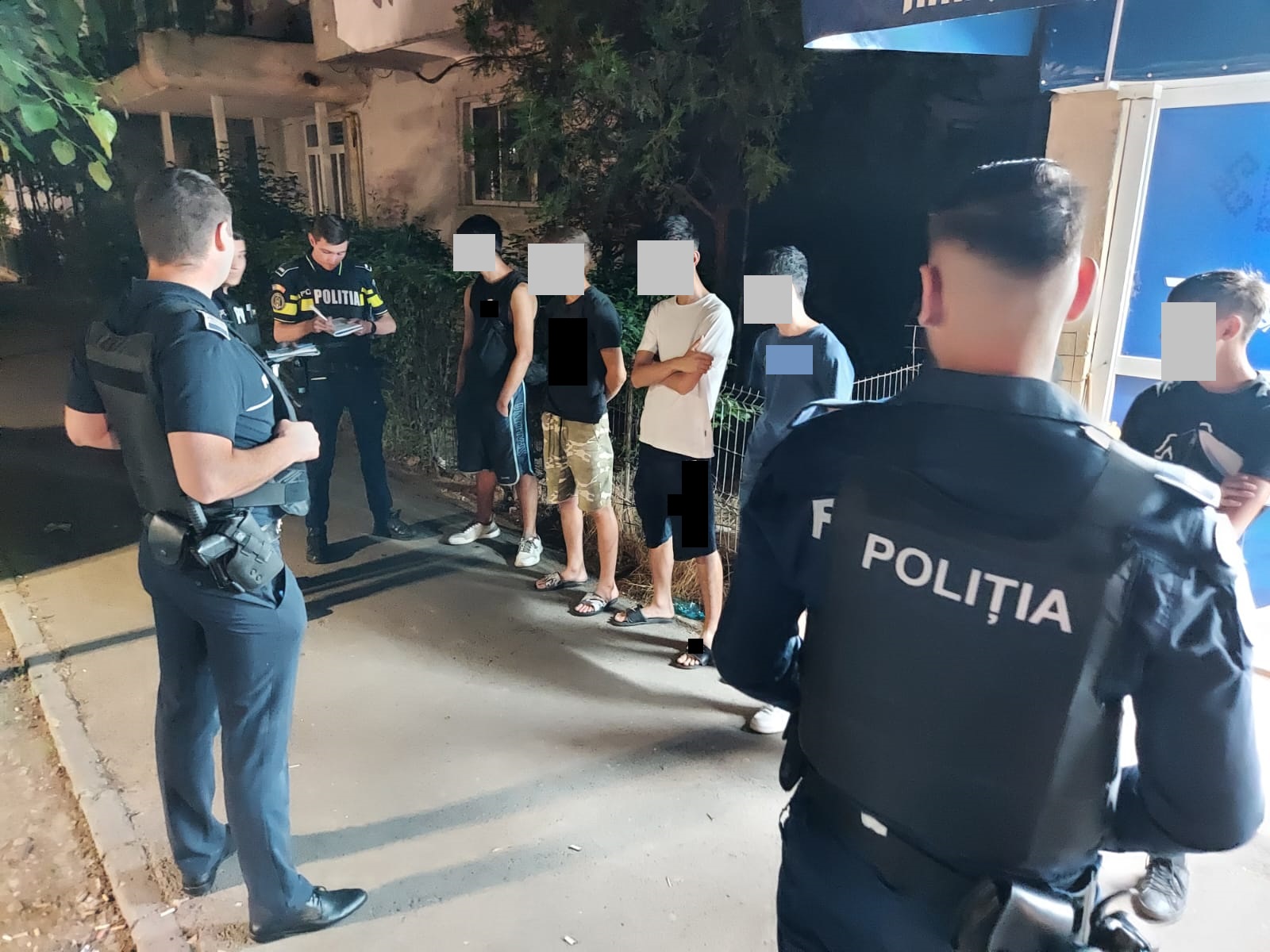 FOTO: Săli de jocuri de noroc, cafe-baruri etc., controlate "la sânge" la Brăila
