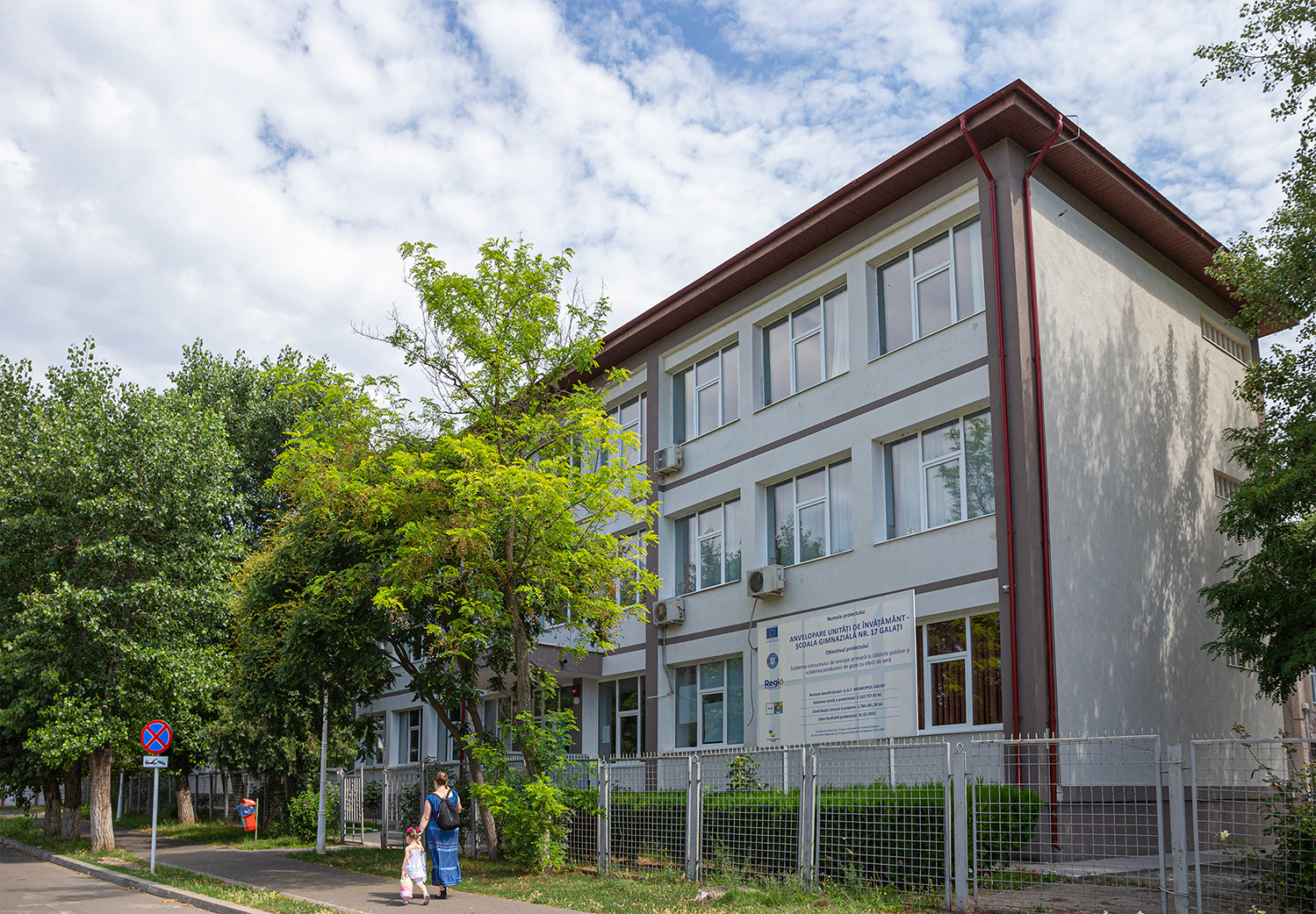 FOTO: Cum arată Şcoala nr. 17 din Micro 19 după modernizare
