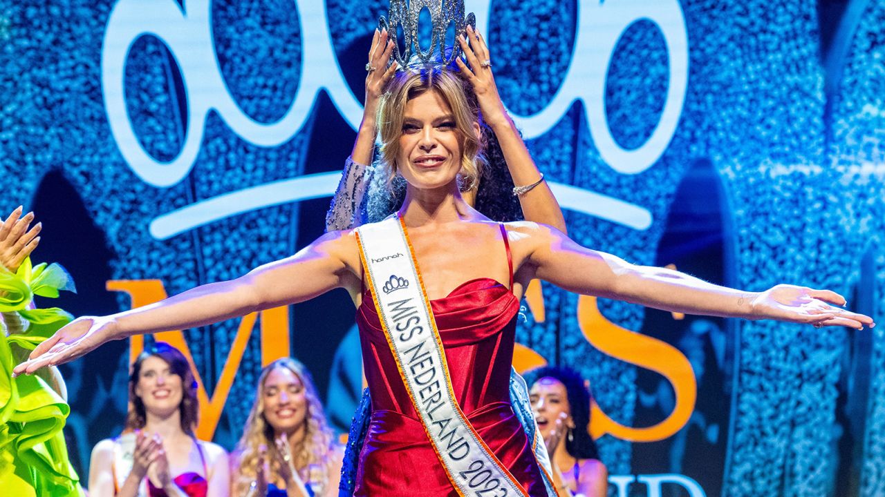 O transsexuală a fost încoronată în premieră "Miss Ţările de Jos"