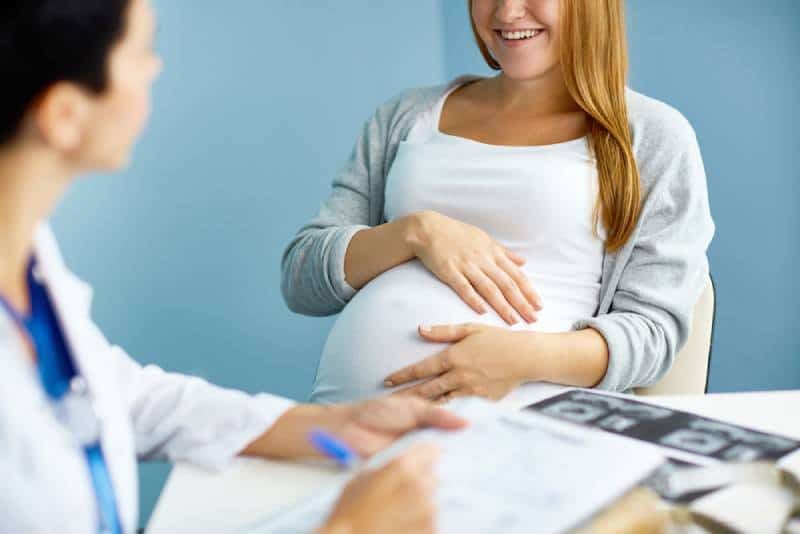 Din luna iulie, femeile însărcinate pot beneficia de analize medicale şi peste plafonul lunar