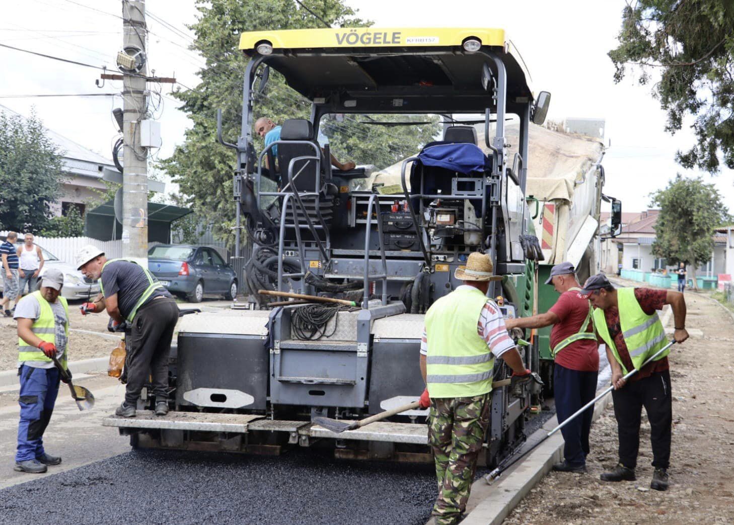 De la fundaţie la trotuare! Cel mai circulat drum din Bereşti modernizat de la zero