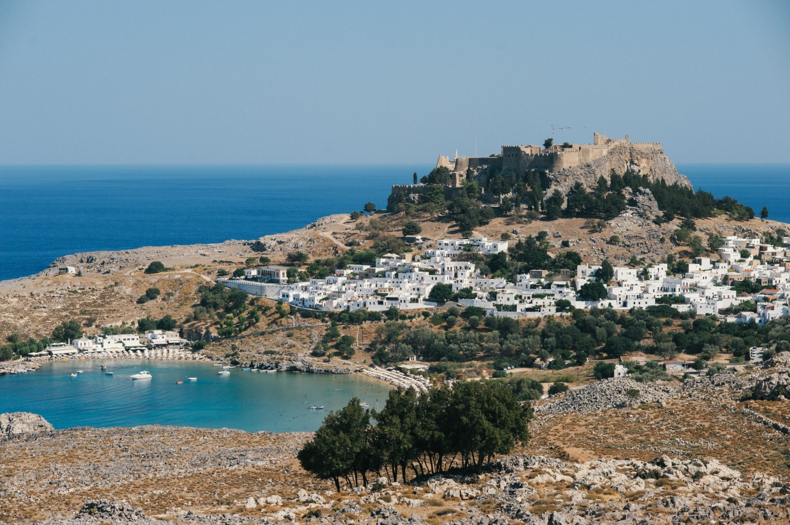 Guvernul grec oferă o săptămână de vacanţă gratuită turiştilor evacuaţi din Rodos din cauza incendiilor