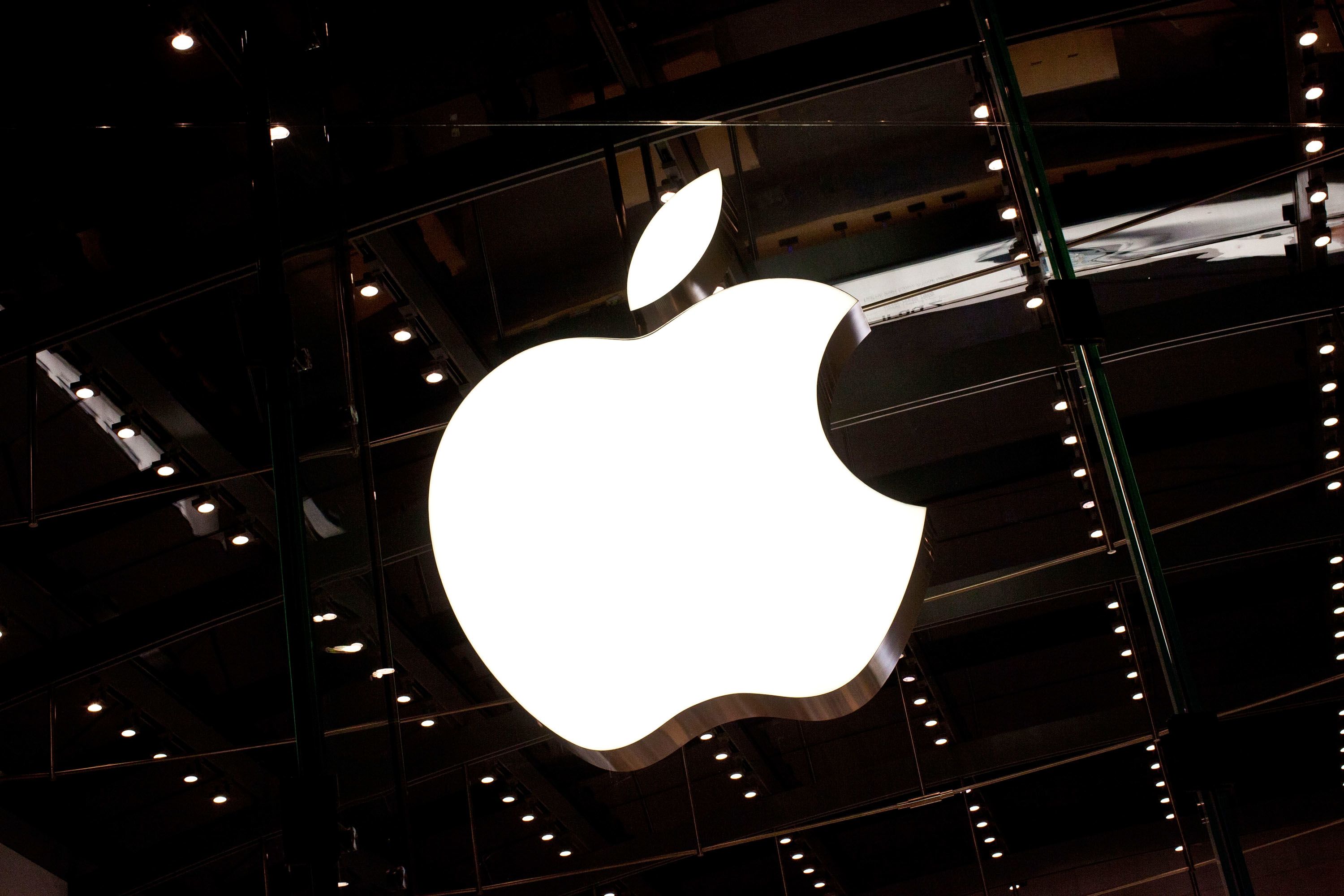 Cifra de afaceri a Apple continuă să scadă, vânzările de telefoane iPhone sunt sub aşteptări