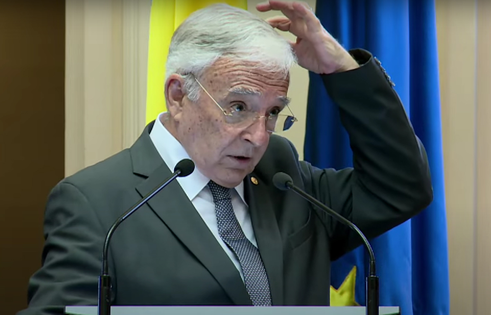 Mugur Isărescu: «Cu litere îngroşate este într-adevăr o atenţionare!»