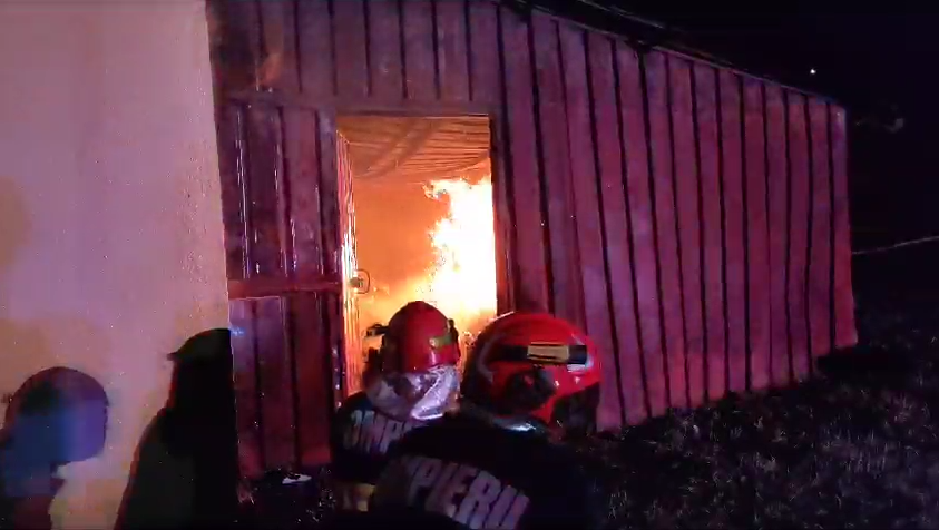 VIDEO: Incendiu violent la şcoala din Umbrăreşti