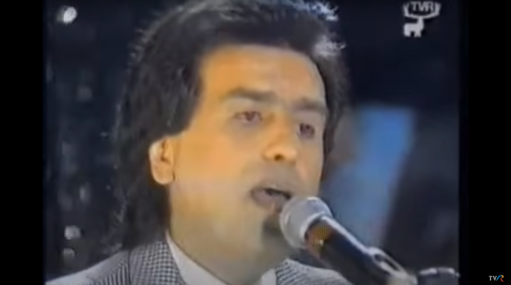 VIDEO: Momentul magistral de la Cerbul de Aur, 1993. Toto Cutugno a cântat în limba română "Ciobănaş cu 300 de oi"