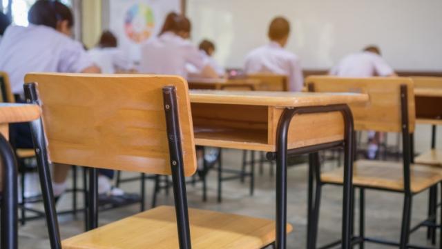 Ministerul Educaţiei: S-au semnat 1.826 de contracte în cadrul unui apel privind dotarea cu mobilier a şcolilor