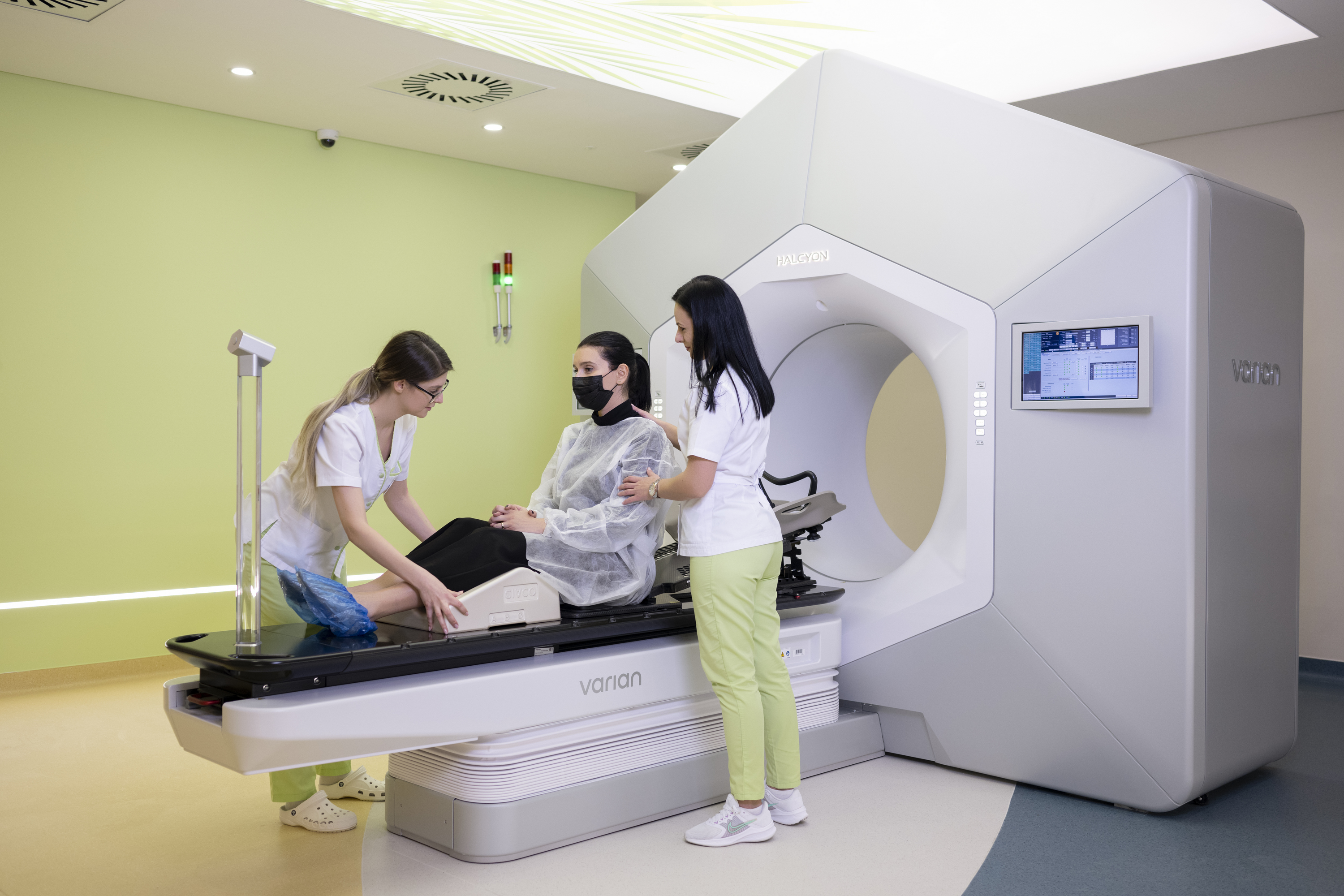 Radioterapie şi alte servicii gratuite pentru pacientul oncologic, la Ovidius Clinical Hospital din Constanţa 