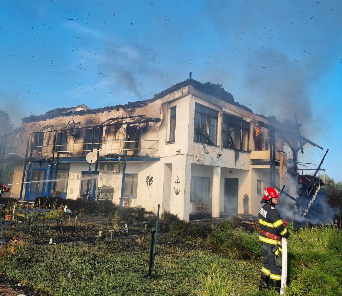 Casa lui Miron Mitrea din Delta Dunării, incendiată intenționat de un angajat