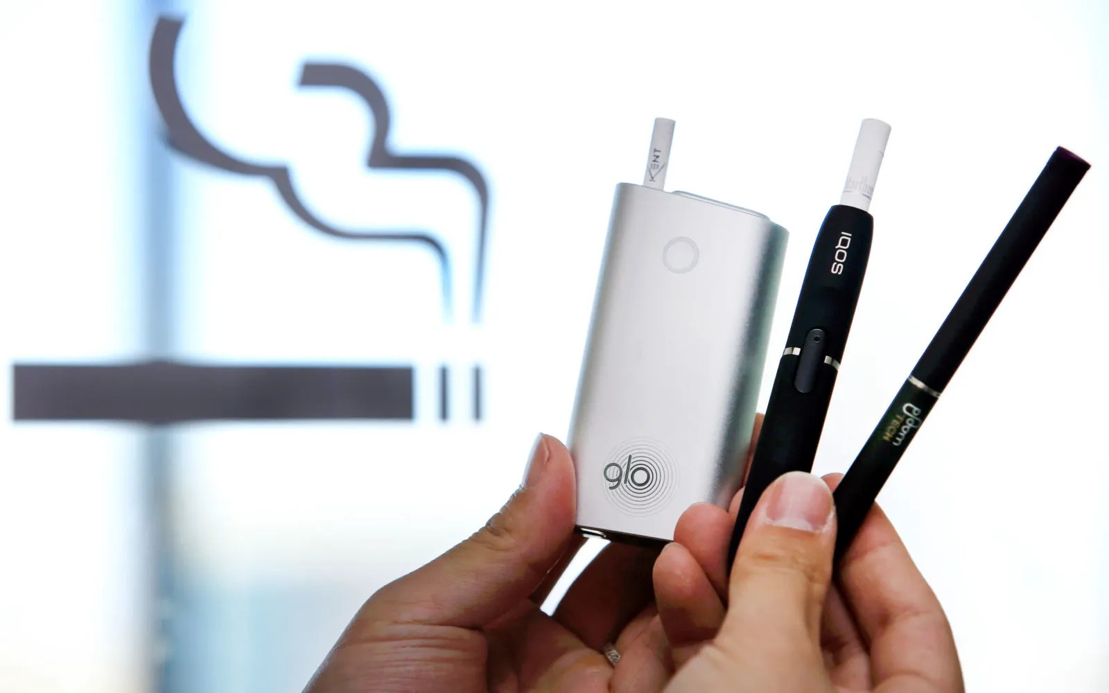 Încă o ţară interzice ţigările electronice: «Sunt dăunătoare!»