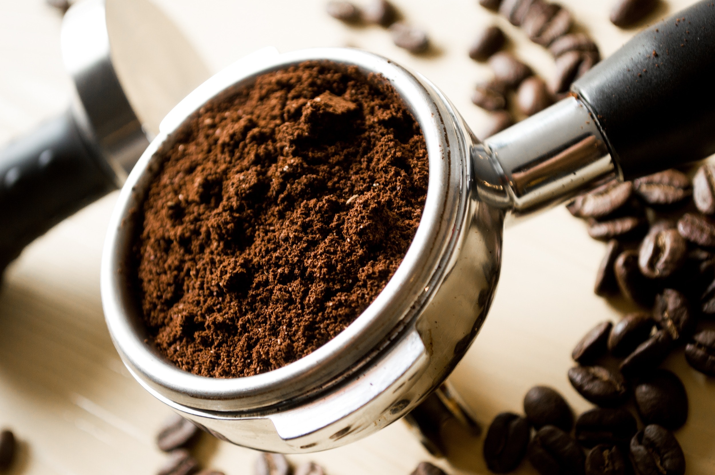 Zaţul de cafea poate contribui la producţia de beton cu 30% mai rezistent