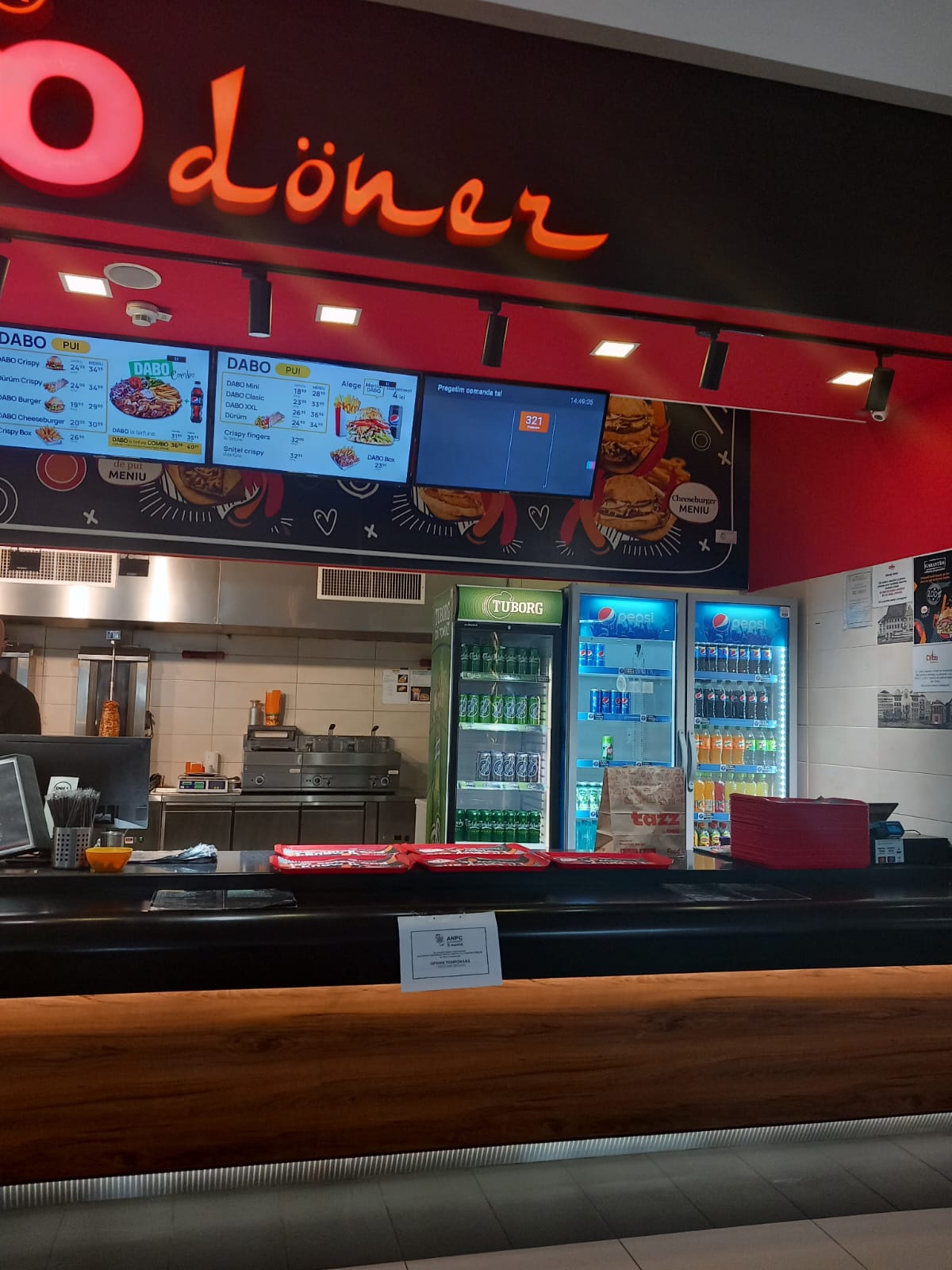 VIDEO: Restaurantul Dabo Doner din mall, închis de Protecţia Consumatorilor