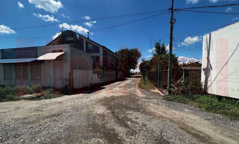 Comuna Vânători: Asfaltare cu scandal. Un proprietar, acuzat de vecini că s-a întins în drum