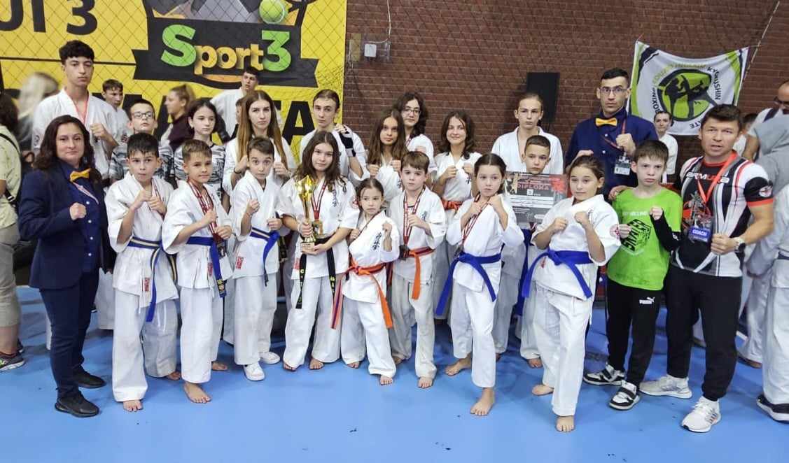 16 podiumuri pentru gălăţenii de la ACS Triumf Dojo la concursul internaţional de la Bucureşti