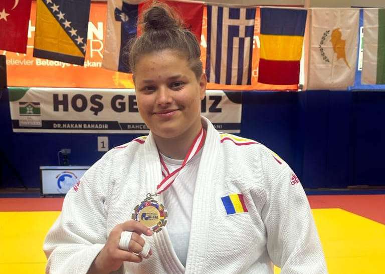Judoka gălăţeană Diana Banu a cucerit titlul balcanic de tineret