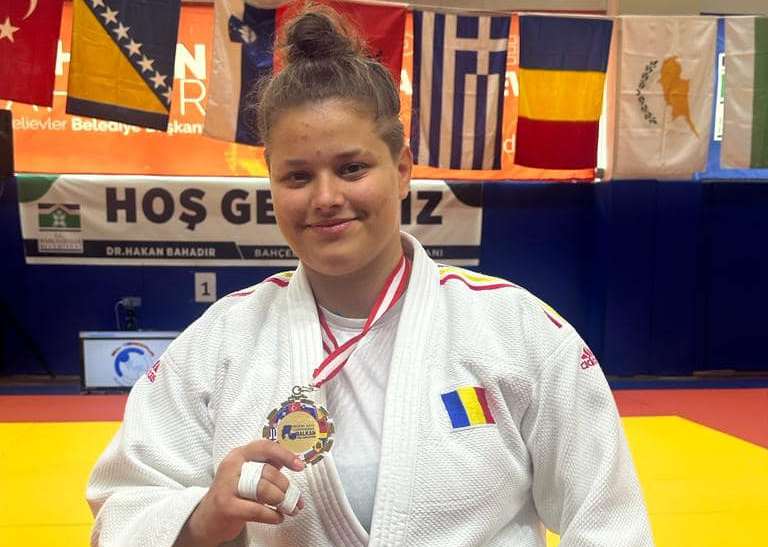 Judoka gălăţeană Diana Banu a cucerit titlul balcanic de tineret