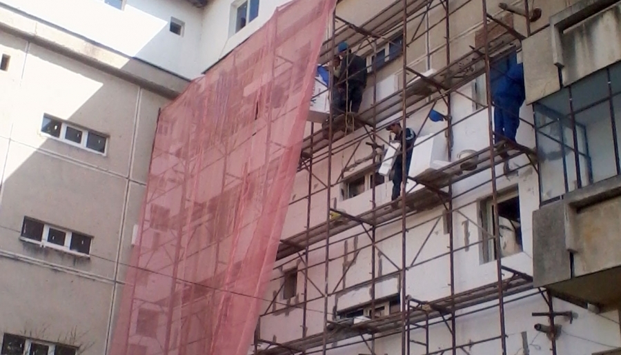 Se închid balcoanele la mai multe blocuri din Galaţi - LISTĂ