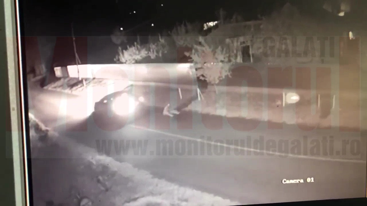 VIDEO: A sărit din mașină de frica soțului violent