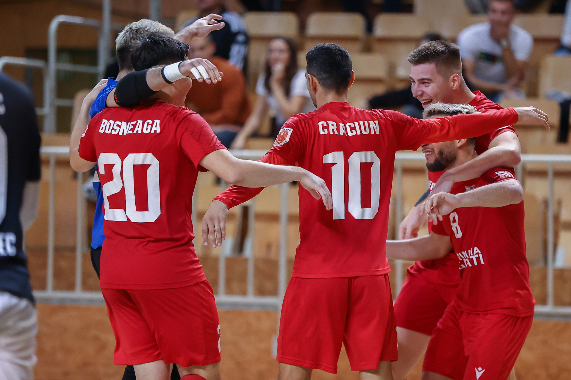 United a revenit spectaculos şi a remizat cu campioana Sloveniei