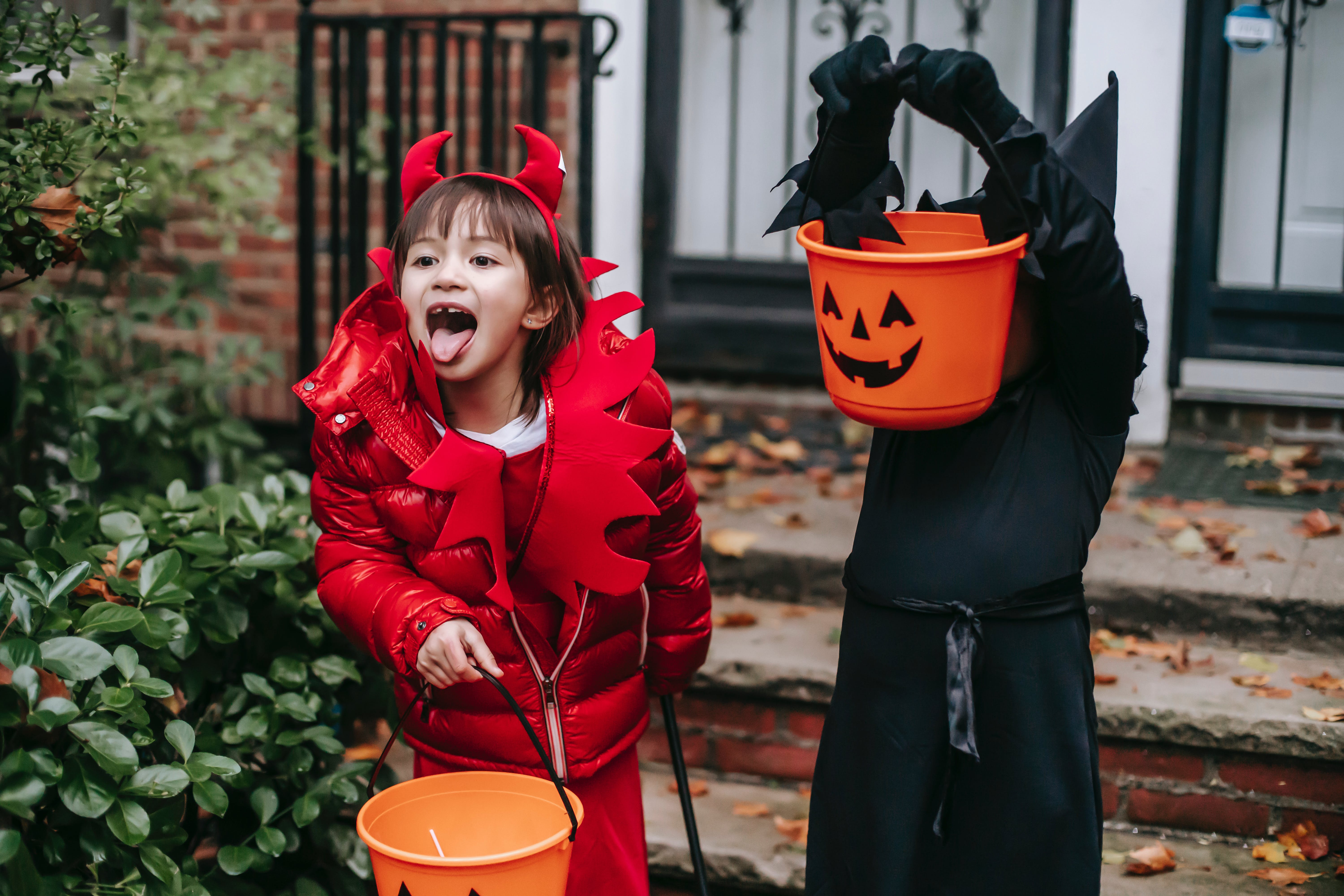 Halloween în siguranţă: Atenţie la articolele de îmbrăcăminte destinate copiilor, pot fi periculoase!