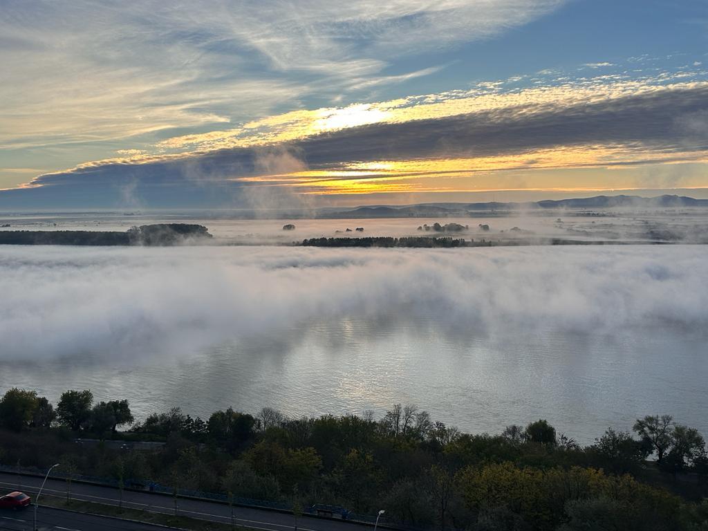 Imagini care îţi taie răsuflarea surprinse pe Dunăre la Galaţi