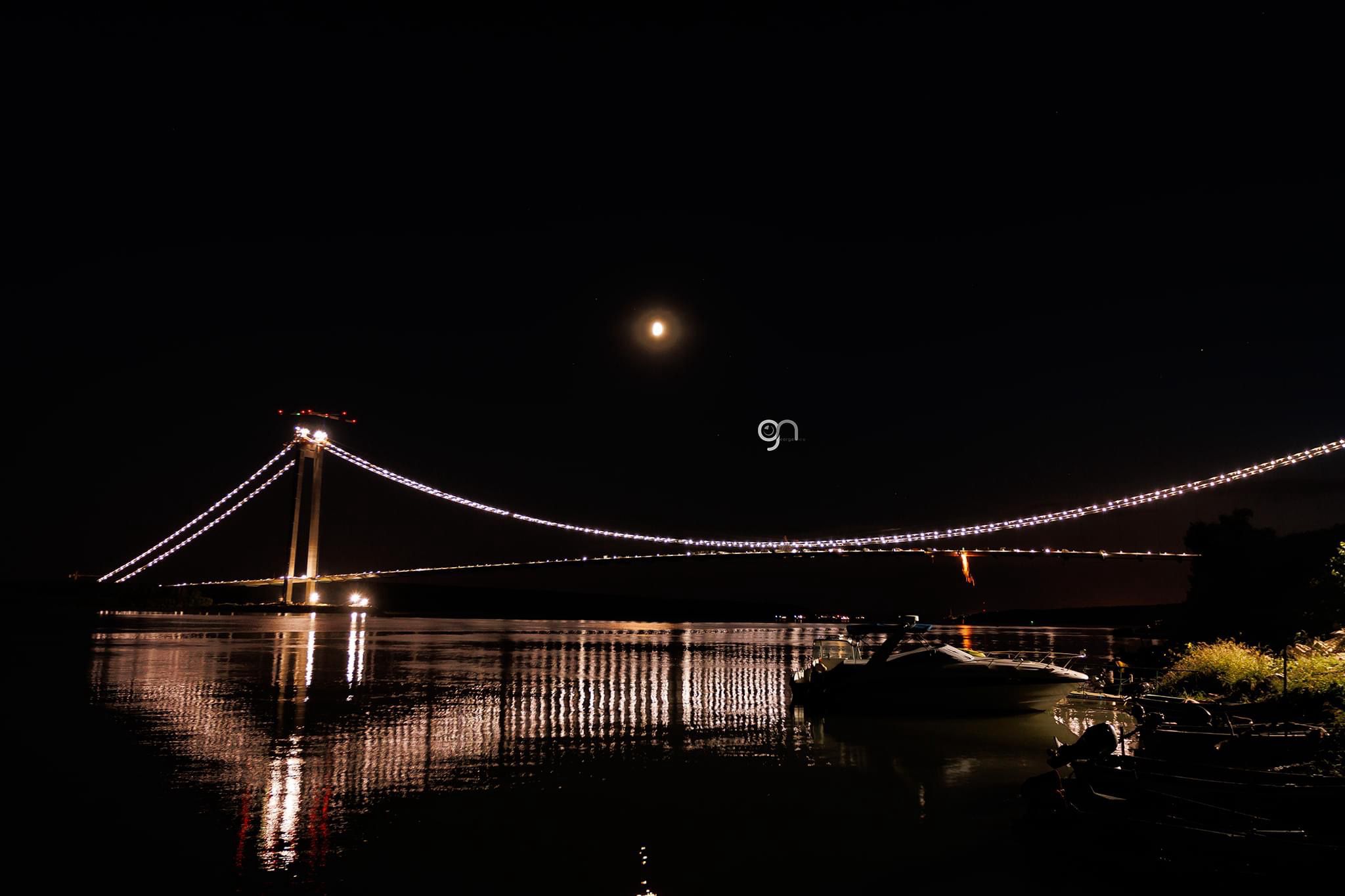 Se deschide circulaţia şi noaptea pe Podul Suspendat peste Dunăre