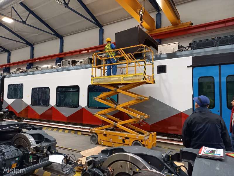 Primul tren electric cumpărat de România în ultimii 40 de ani, pregătit să părăsească fabrica din Polonia