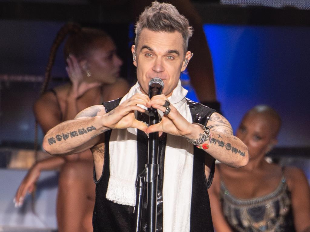 O fană a lui Robbie Williams a murit după ce a căzut la concertul starului