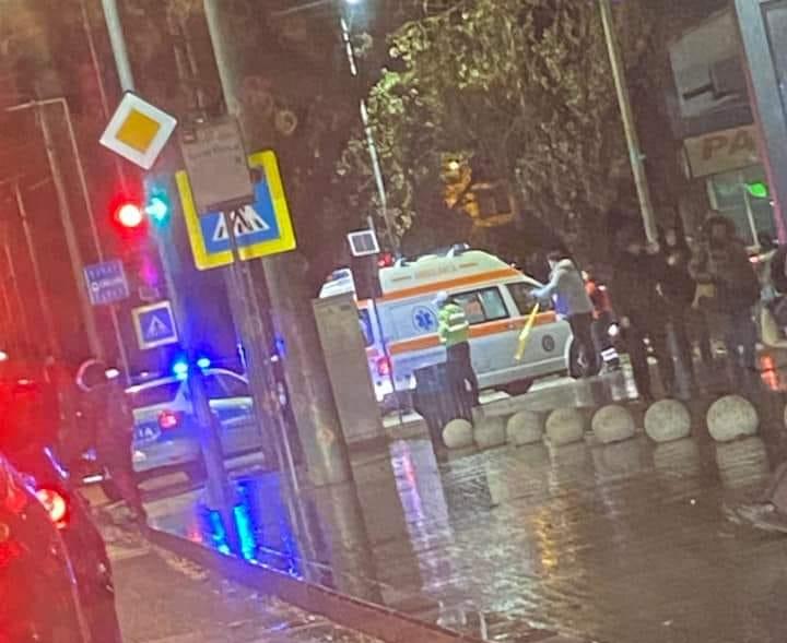 Fetiţă lovită pe trecere de o ambulanţă în Galaţi