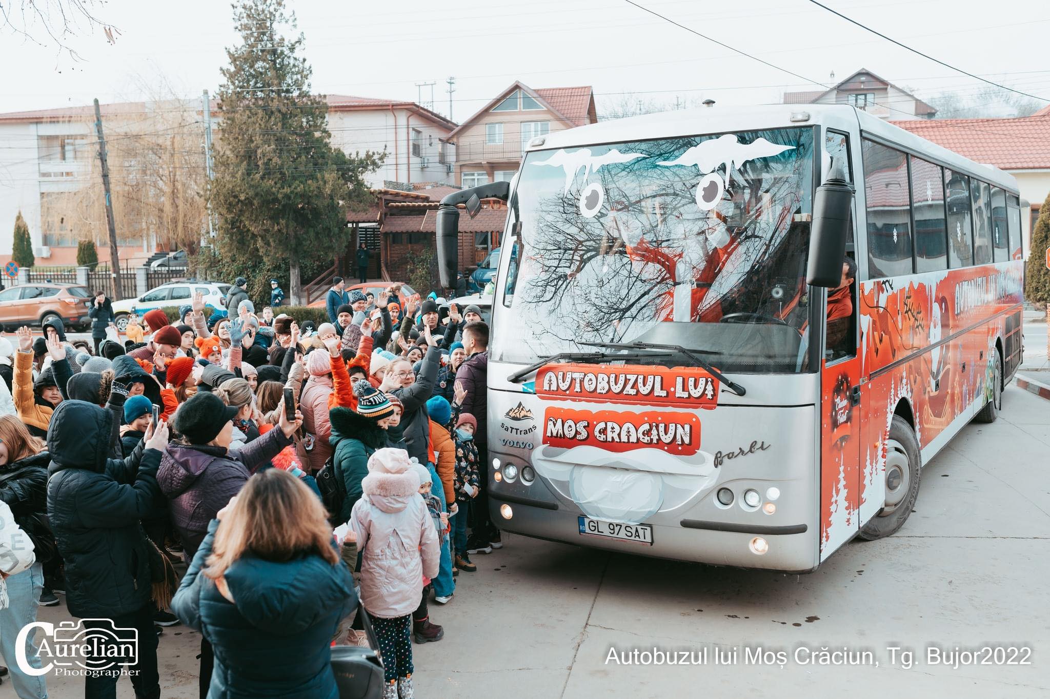 Autobuzul lui Moş Crăciun porneşte la drum în judeţul Galaţi