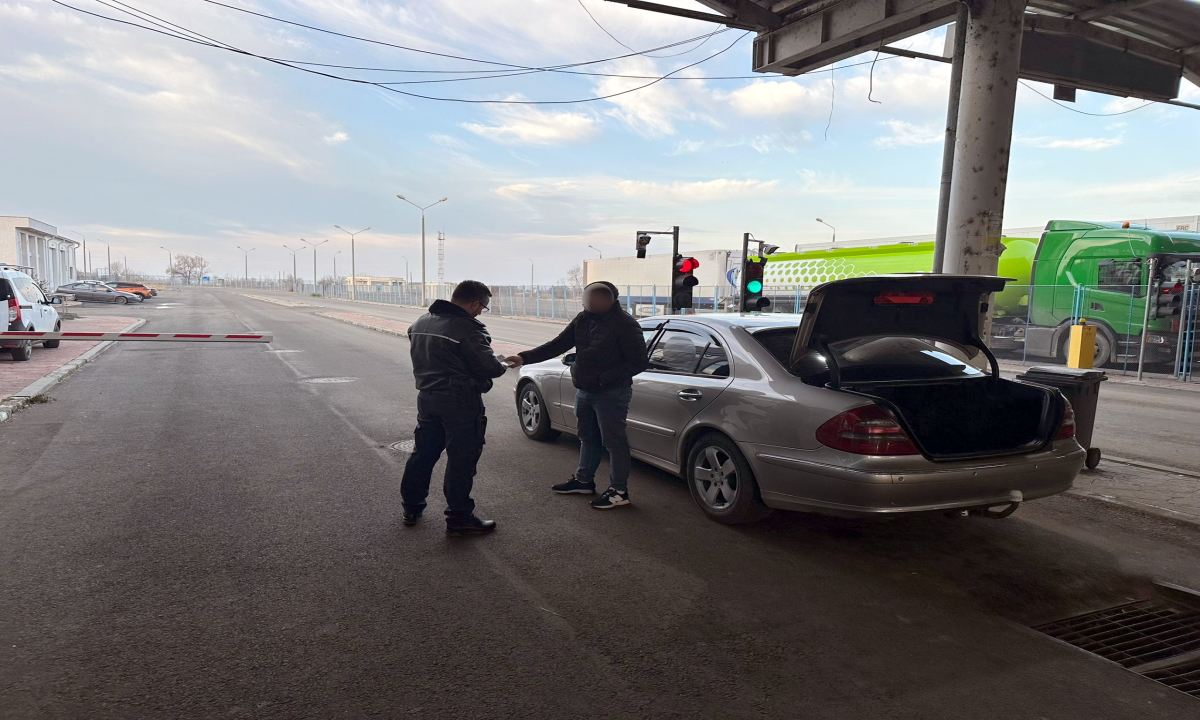 Galaţi: La trecerea frontierei cu permis suspendat