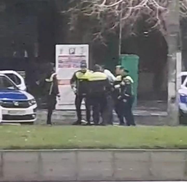 VIDEO: Taximetrist încătuşat în trafic la Galaţi